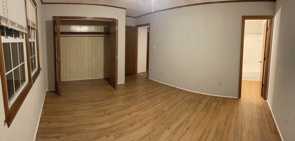 Building Photo - 4904 Greenway Ave