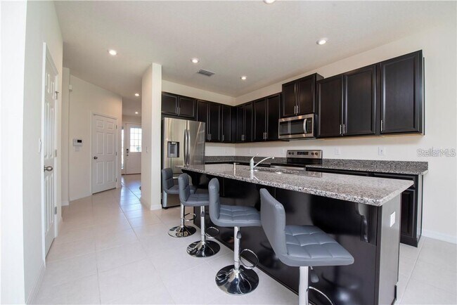 Building Photo - 2400 Avian Loop