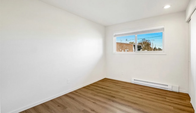 Building Photo - Updated Duplex