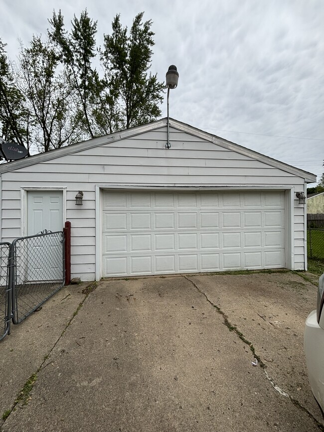Building Photo - 103 Booth Dr