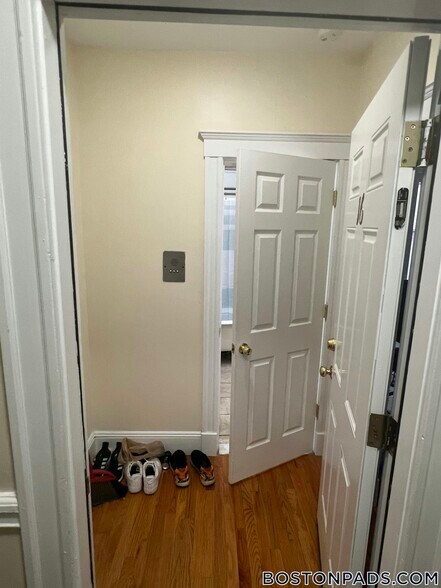 Building Photo - 55 Park Dr