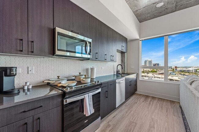 Building Photo - 617 N 12th St