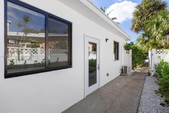 Building Photo - 810 NW 6th Ave