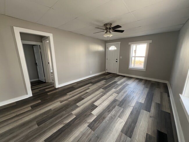 Building Photo - 31 Crockett St