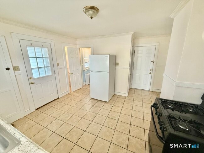 Building Photo - 26 Bridgeport Ave