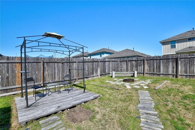 Building Photo - 371 Wapiti Rd