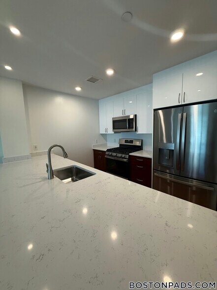 Building Photo - 120 Gerry Rd