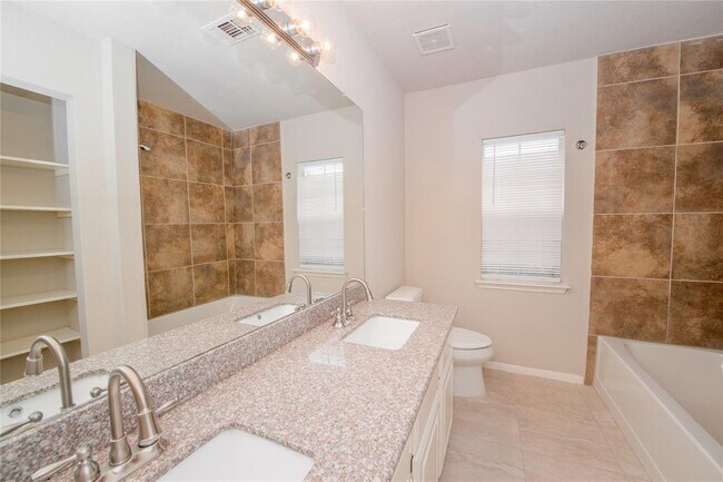 Building Photo - 3423 Hidden Creek Dr
