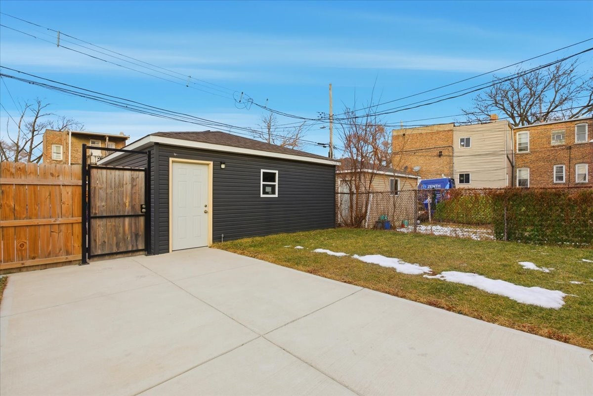 Building Photo - 1048 N Lawndale Ave