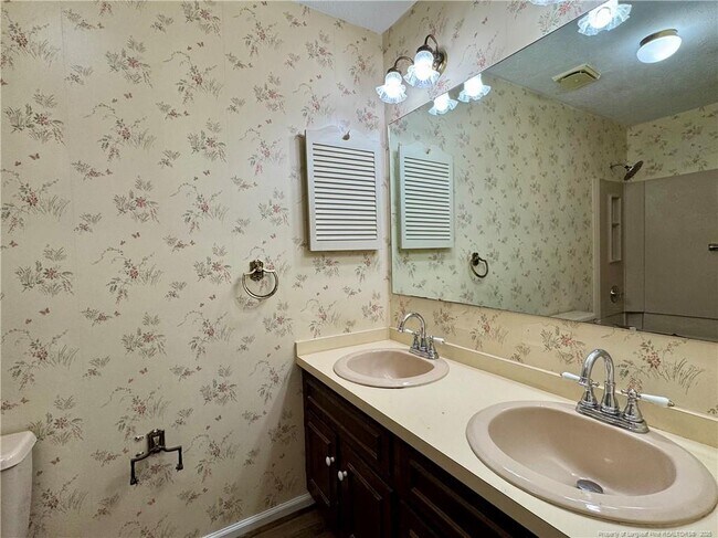 Building Photo - 389 Conifer Dr