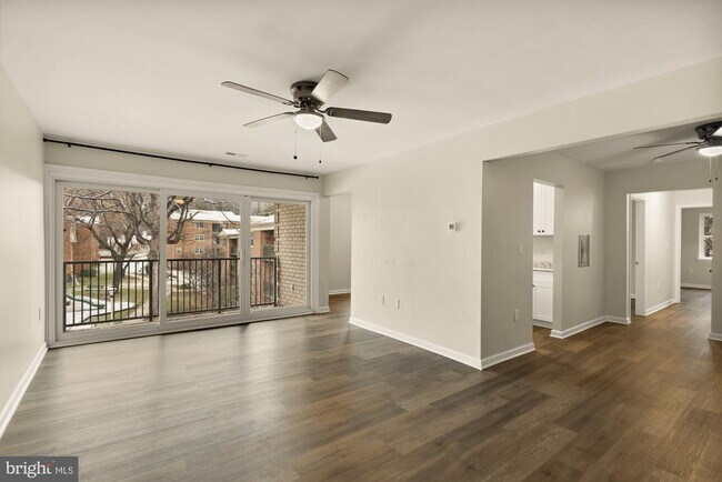 Building Photo - 882 College Pkwy