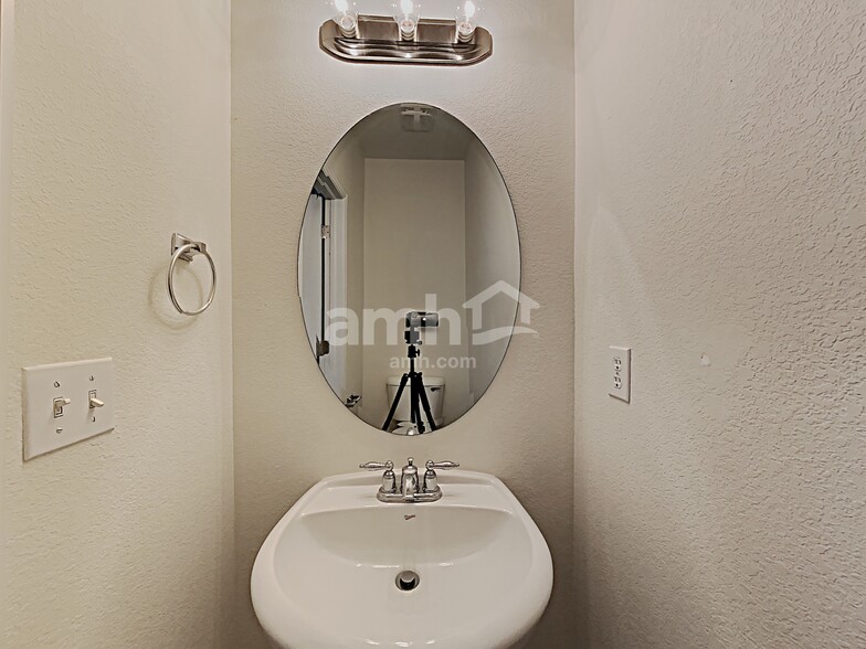 Building Photo - 23623 E Mississippi Cir