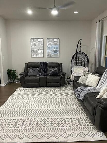 Building Photo - 2008 Hemlock Ln