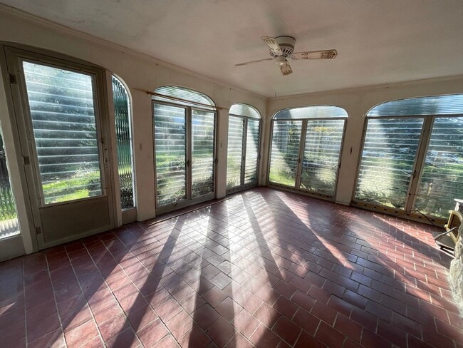 Building Photo - Two-Bedroom House