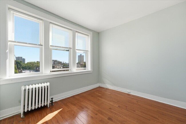 Building Photo - 61 65th St