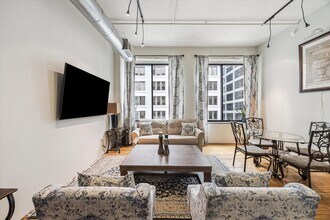 Building Photo - 705 Main St