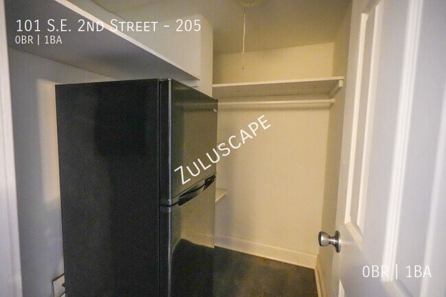 Building Photo - 101 SE 2nd St