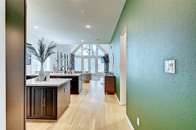 Building Photo - 10631 Hidden Rock Dr