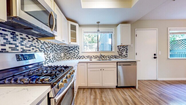 Building Photo - PURE Property Management Presents: Beautiful 3 Bedroom/2 Bath in Santa Rosa!