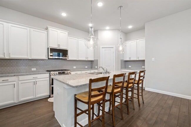 Building Photo - 27022 Brighton Valley Way