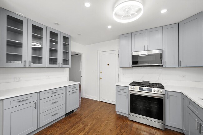 Building Photo - 7056 N Rockwell St