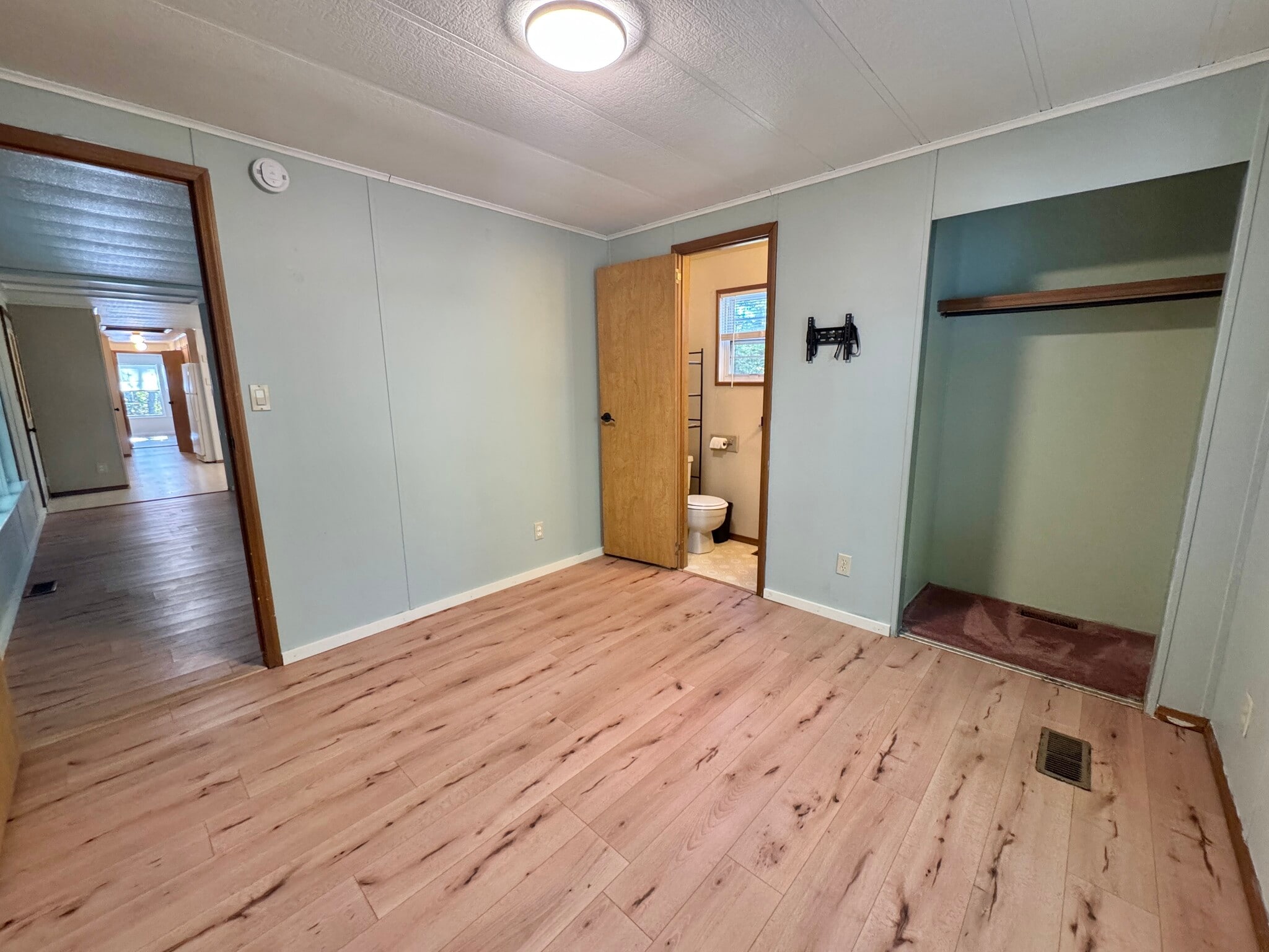 Building Photo - 24 Oakwood Ln