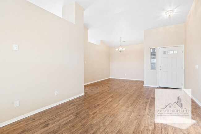 Building Photo - 3 Bed 2 Bath in Clovis Unified School District!