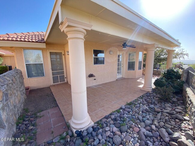 Building Photo - 715 Espada Dr