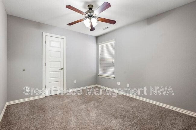 Building Photo - 4405 SW Eggersway Pl