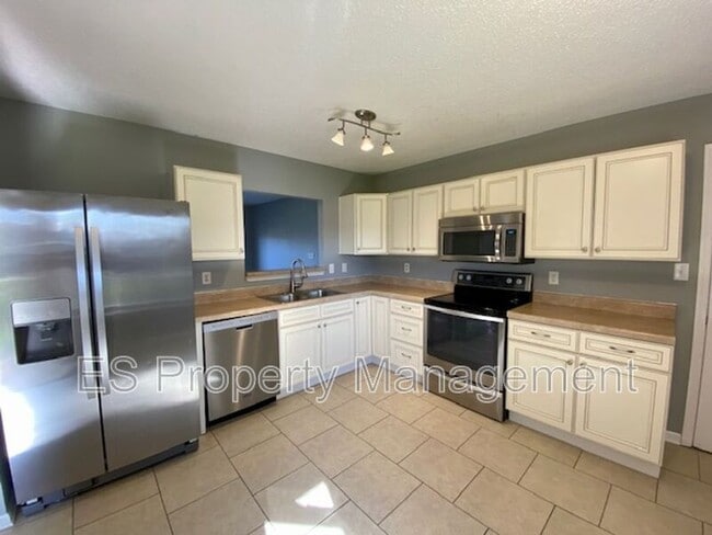 Building Photo - 4028 Dogwood Ln