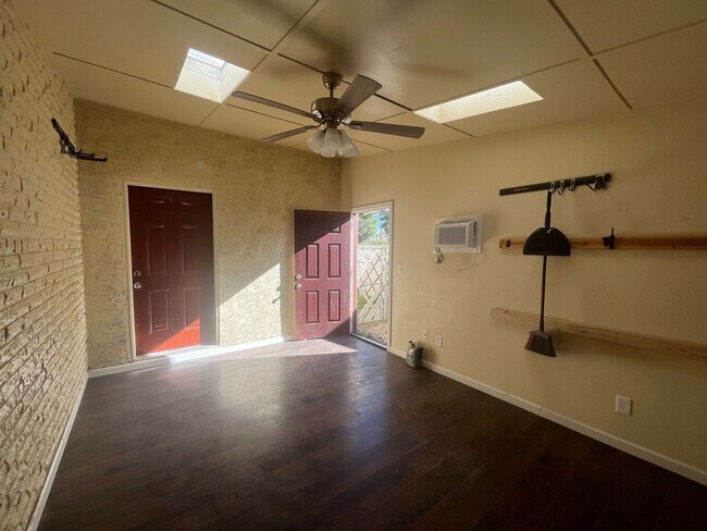 Building Photo - Updated 3 bedroom single-family home