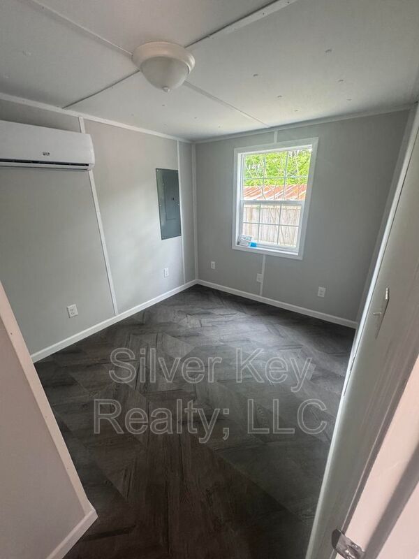Building Photo - 1004 S Jackson St