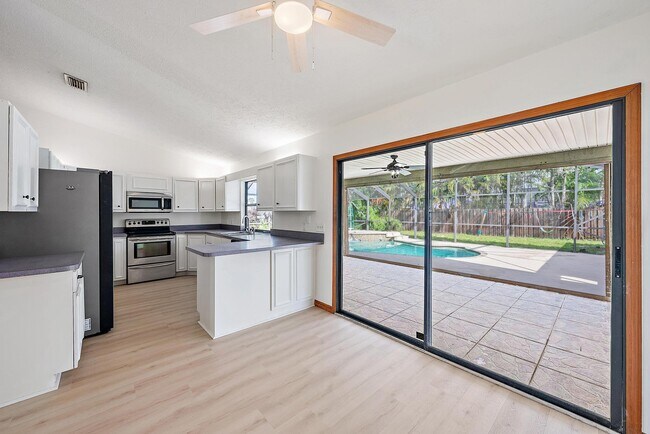 Building Photo - 489 SE Evergreen Terrace