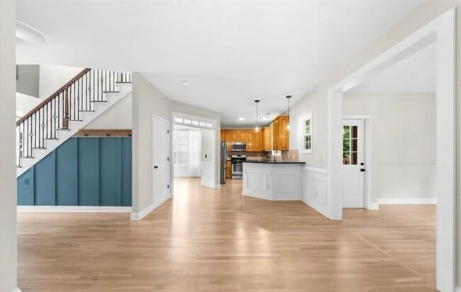 Building Photo - 164 Greenview Dr