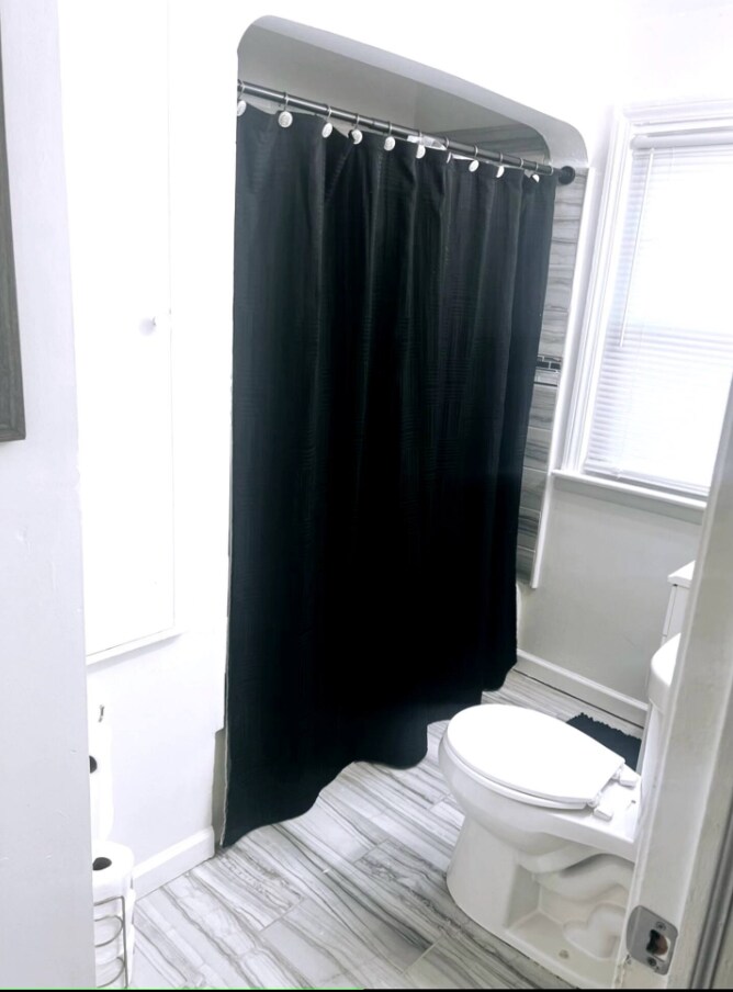 Building Photo - 19506 Manor St