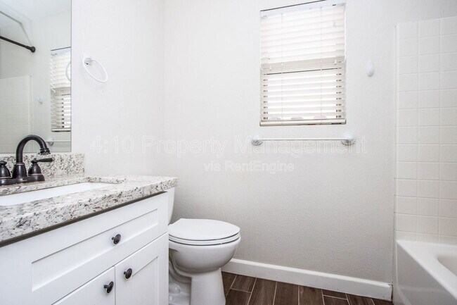 Building Photo - 407 W Colt Rd