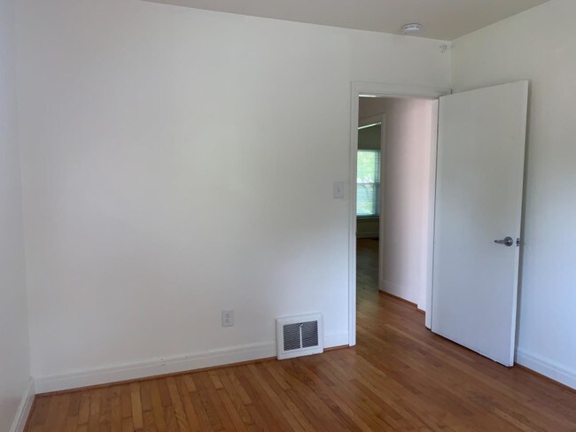 Building Photo - 1132 Cooper Dr