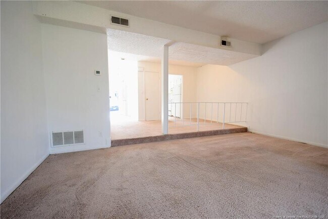 Building Photo - 573 Winding Creek Rd