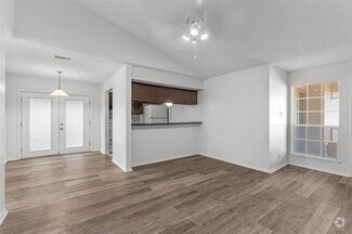 Building Photo - 8703 Pineridge Dr