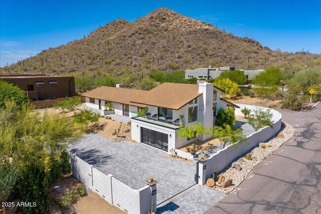 Primary Photo - 5801 E Surrey Dr