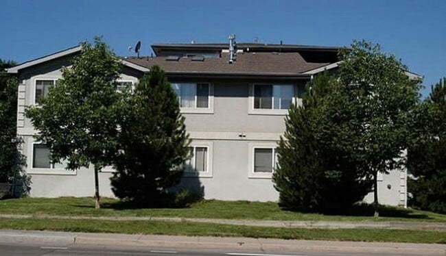 Building Photo - 825 30th St