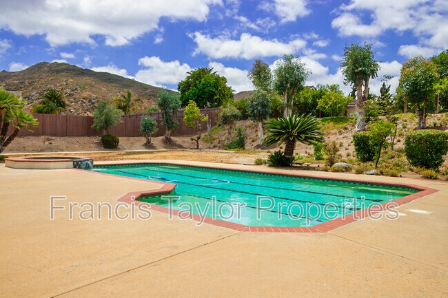 Building Photo - 3209 Avenida Hacienda