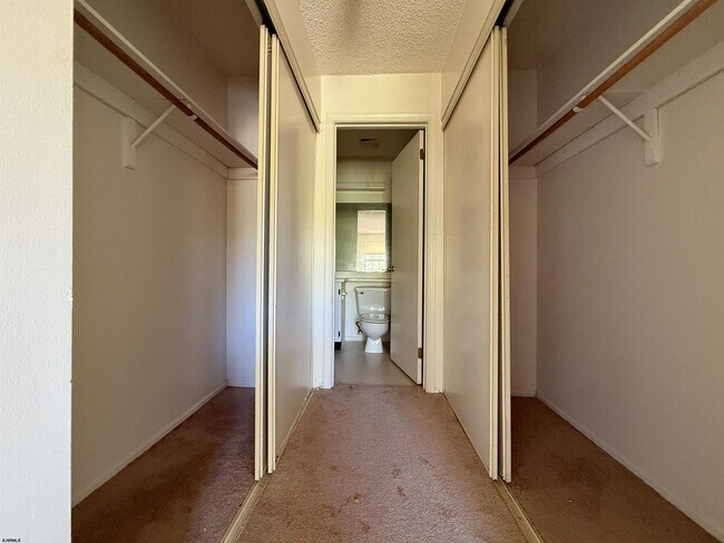 Building Photo - 81 Colonial Ct