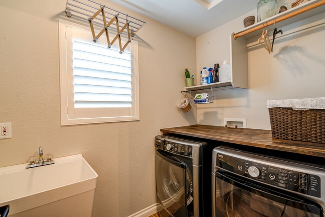 Building Photo - 5613 Bridlespur Ridge Pl