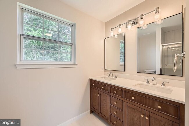 Building Photo - 701 Rosefield Ct