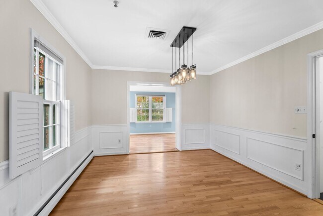 Building Photo - Updated Colonial Home in Westgage Neighbor...