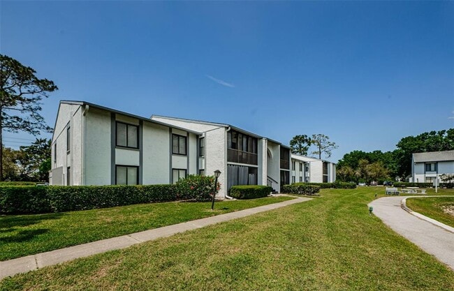 Building Photo - 1151 Pine Ridge Cir W