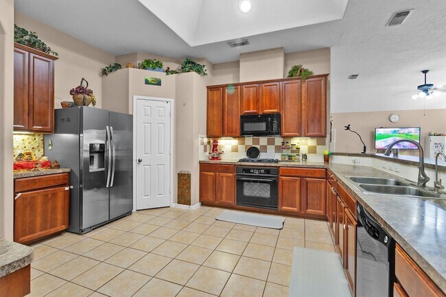 Building Photo - 30015 Marion Meadow Ln