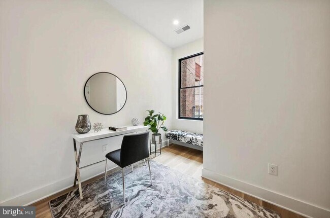 Building Photo - 2015 13th St NW