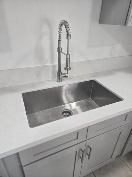 Building Photo - 14906 Lemoli Ave